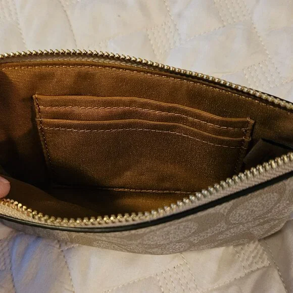 Coach wristlet - Picture 3 of 3